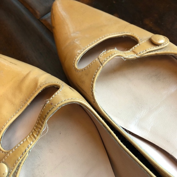 Stuart Weitzman Flats in Beige - Picture 2 of 5